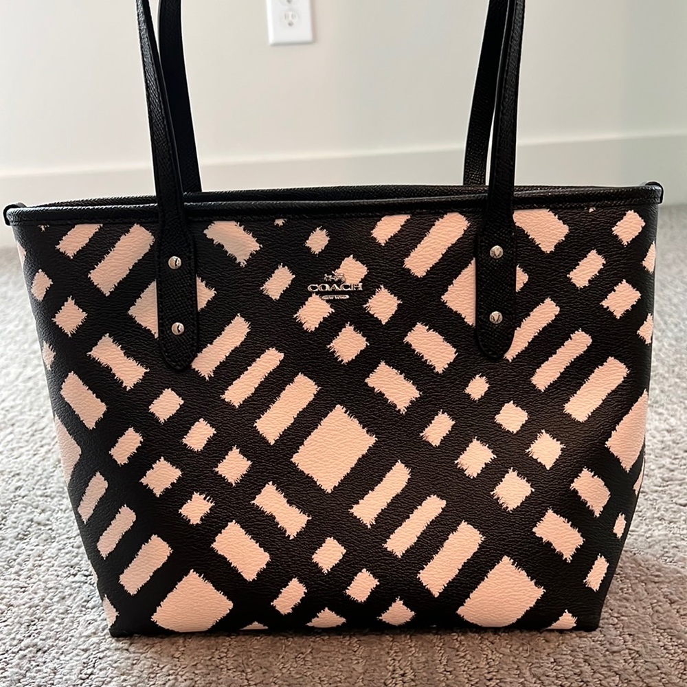 A small little shoulder bag only used once and amazing quality